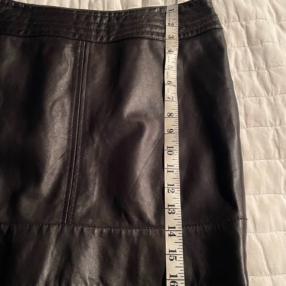Soft sophisticated leather skirt - Picture 5 of 8